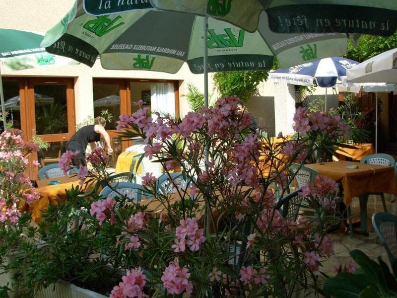 Hotel The Originals Romans-Sur-Isere Le Clos Des Tanneurs main