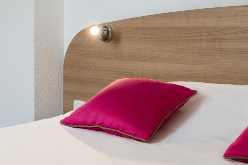 Hotel The Originals Romans-Sur-Isere Le Clos Des Tanneurs 4