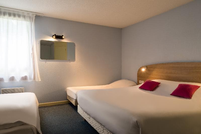 Hotel The Originals Romans-Sur-Isere Le Clos Des Tanneurs 5