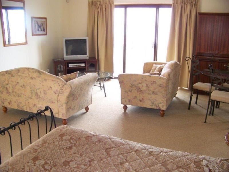 Anchorage Seafront Hotel 4