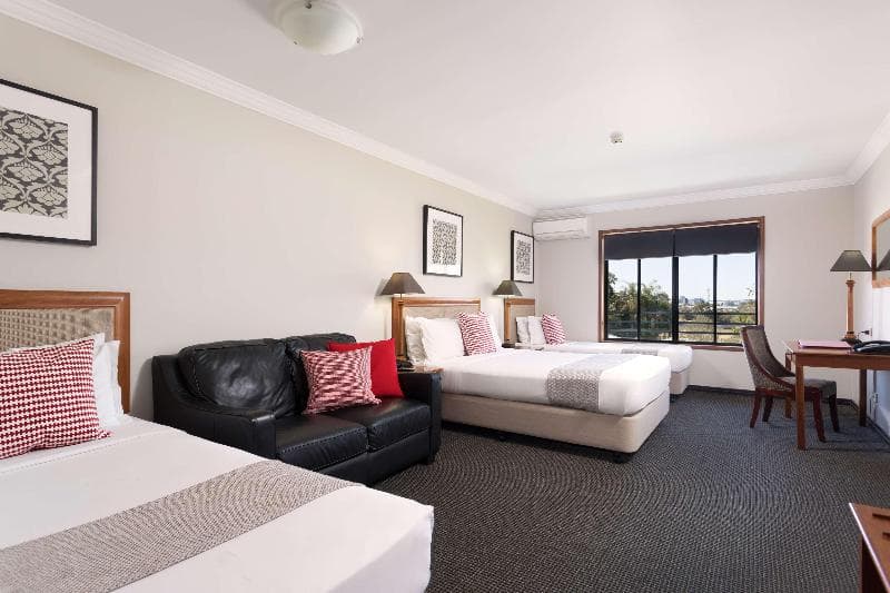 Ramada By Wyndham Brisbane Windsor 5