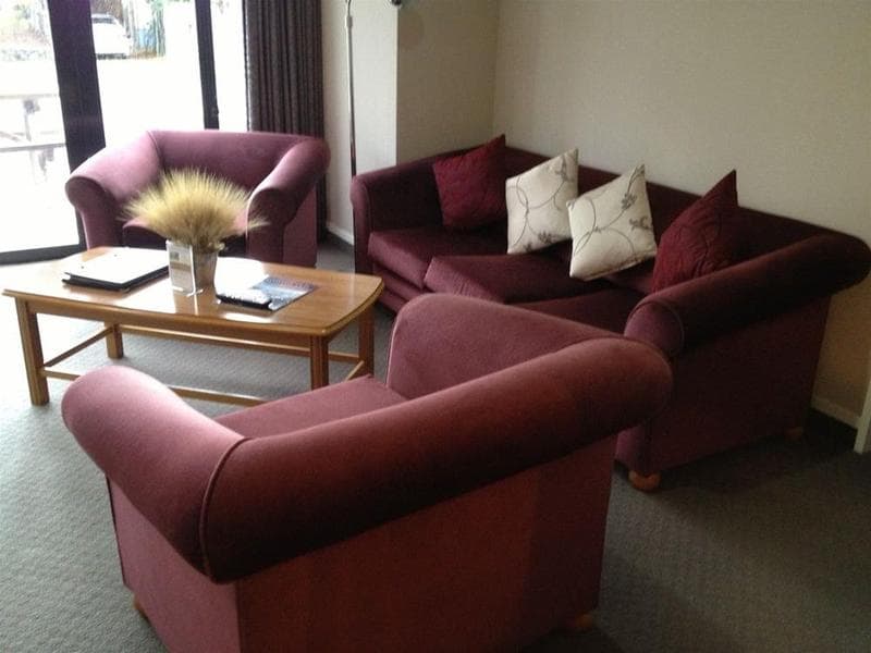 Lakefront Lodge 2