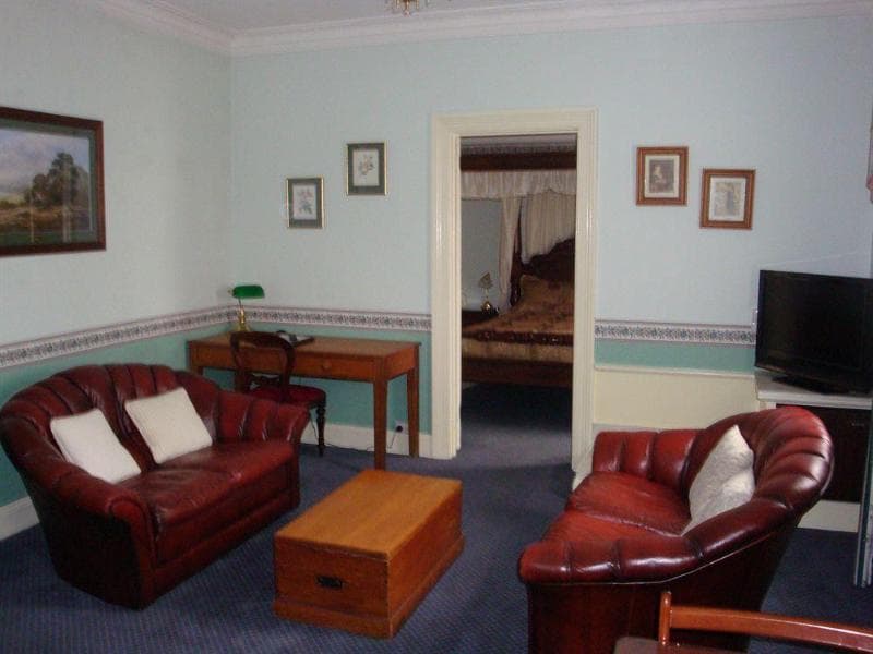 Art Hotel On York 4