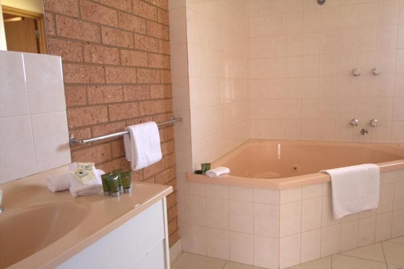 Blue Whale Motor Inn And Apartments 5