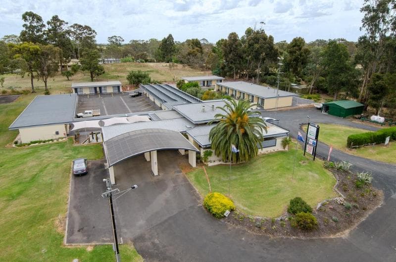 William Macintosh Motor Lodge 4