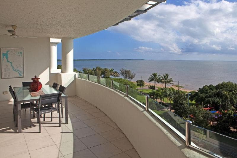 Waters Edge Apartment Cairns 4
