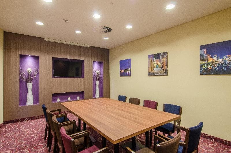 Premier Inn Düsseldorf City Centre Hotel 4