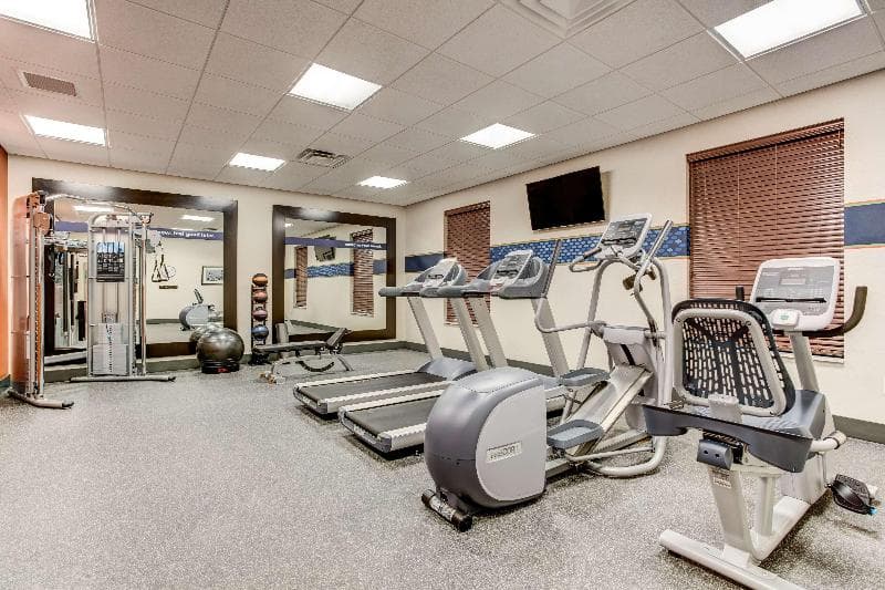 Hampton Inn & Suites Manchester 2