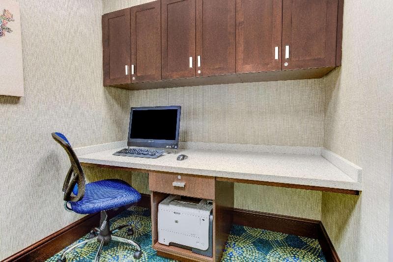 Hampton Inn & Suites Manchester photo 1