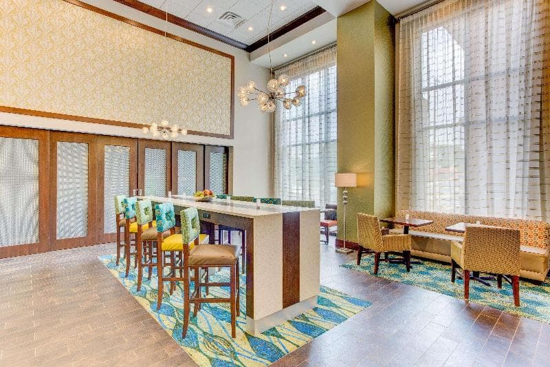 Hampton Inn & Suites Manchester 5
