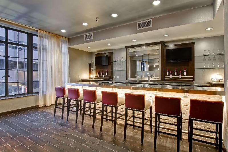 Hampton Inn & Suites Cincinnati-Downtown 2