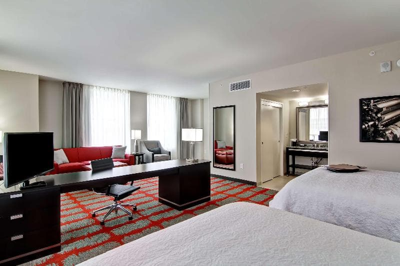 Hampton Inn & Suites Cincinnati-Downtown 5