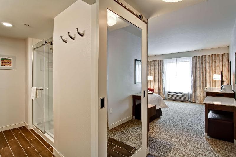 Hampton Inn & Suites Detroit/Troy 2