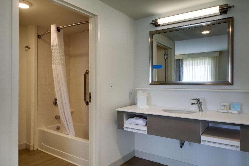 Hampton Inn & Suites Milwaukee West 1