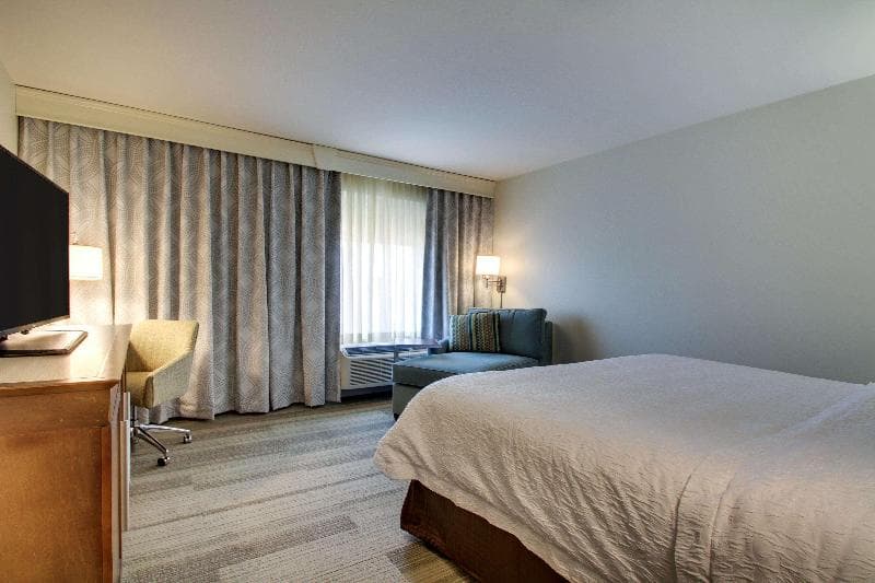 Hampton Inn & Suites Milwaukee West 2