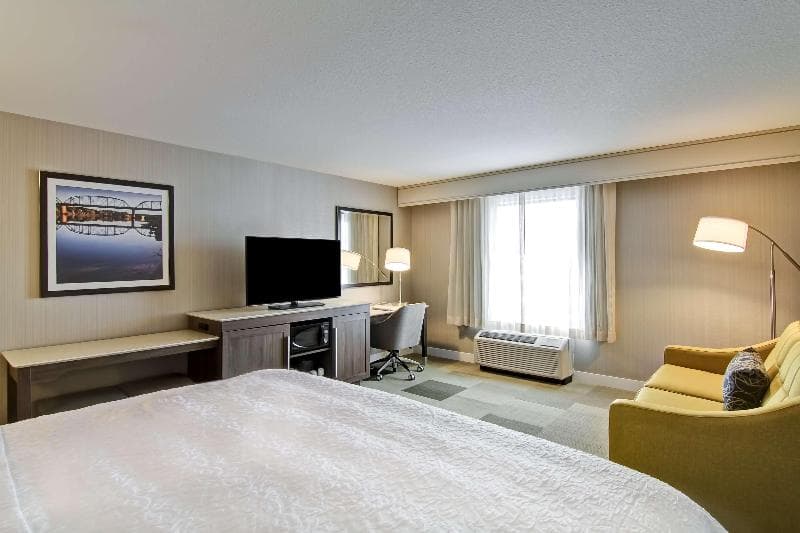 Hampton Inn & Suites by Hilton Saskatoon Airport photo 1