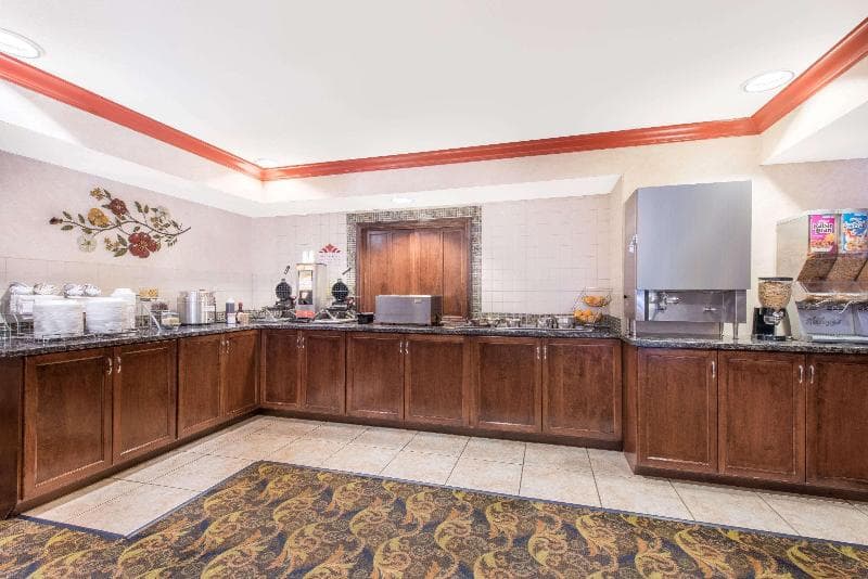 Hawthorn Suites by Wyndham Lancaster 4