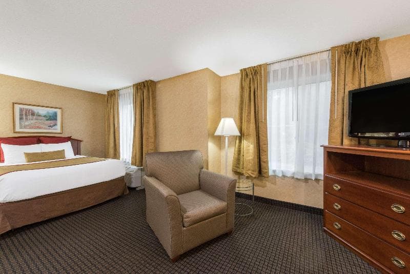 Hawthorn Suites by Wyndham Lancaster 2