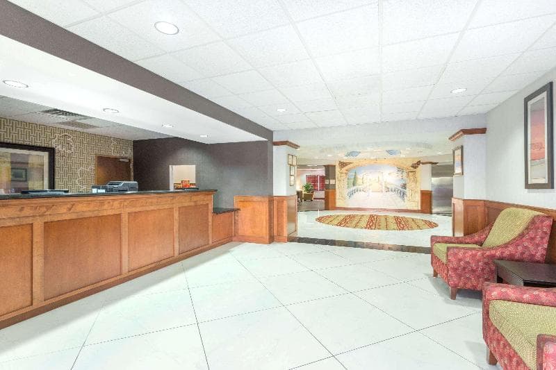 Hawthorn Suites by Wyndham Kingsland 4
