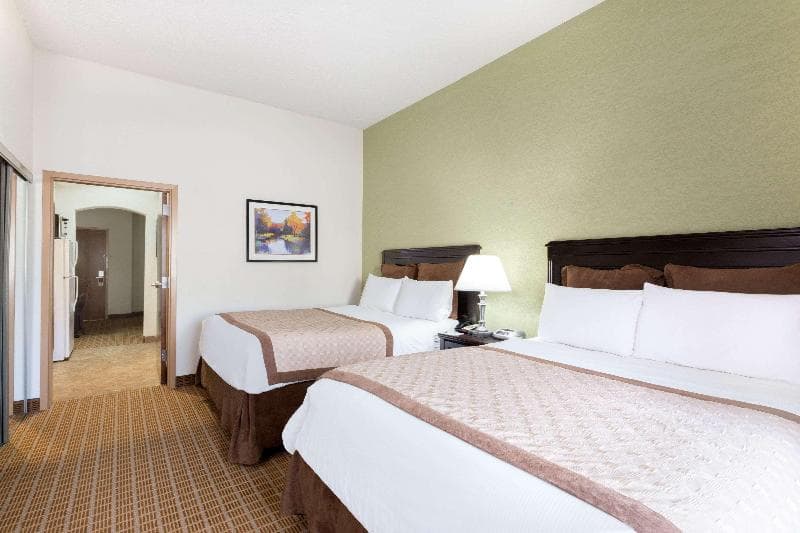 Hawthorn Suites by Wyndham Kingsland 2