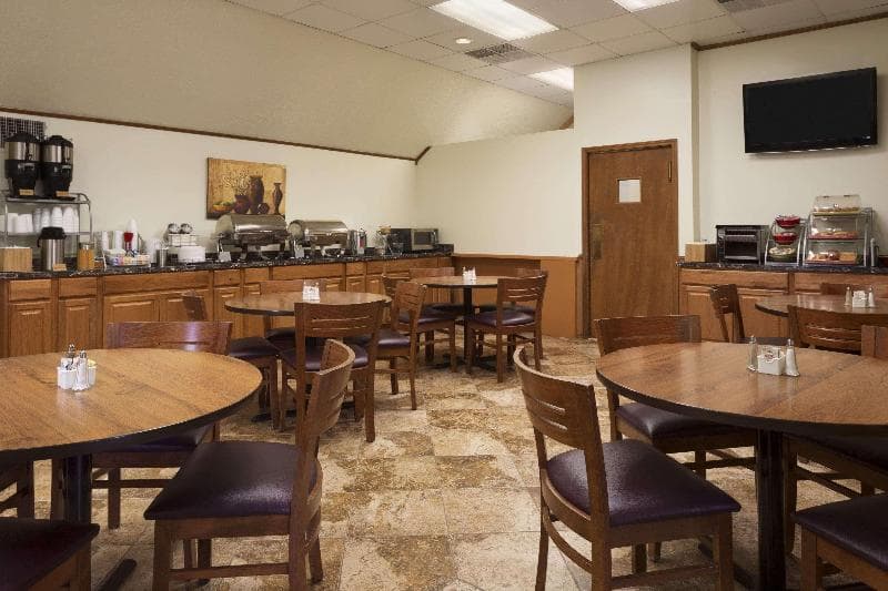 Hawthorn Suites by Wyndham Fort Wayne 4