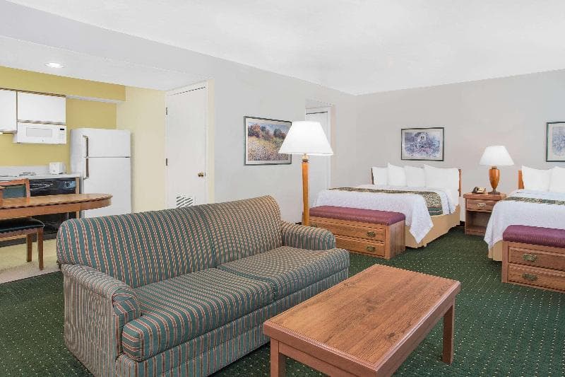 Hawthorn Suites by Wyndham Green Bay 3