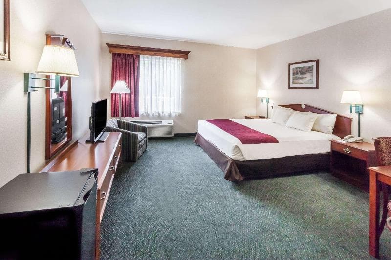 Baymont By Wyndham New Buffalo 4