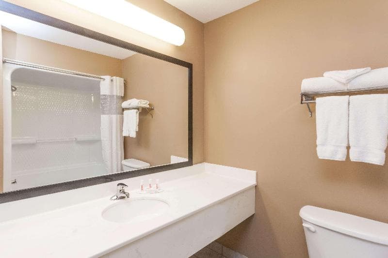Baymont By Wyndham New Buffalo 3