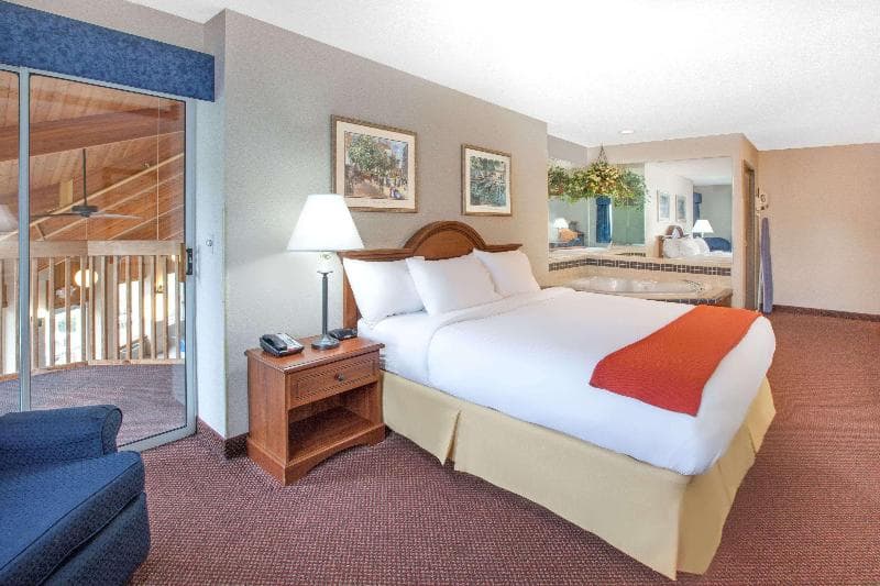 Baymont by Wyndham Howell/Brighton 5