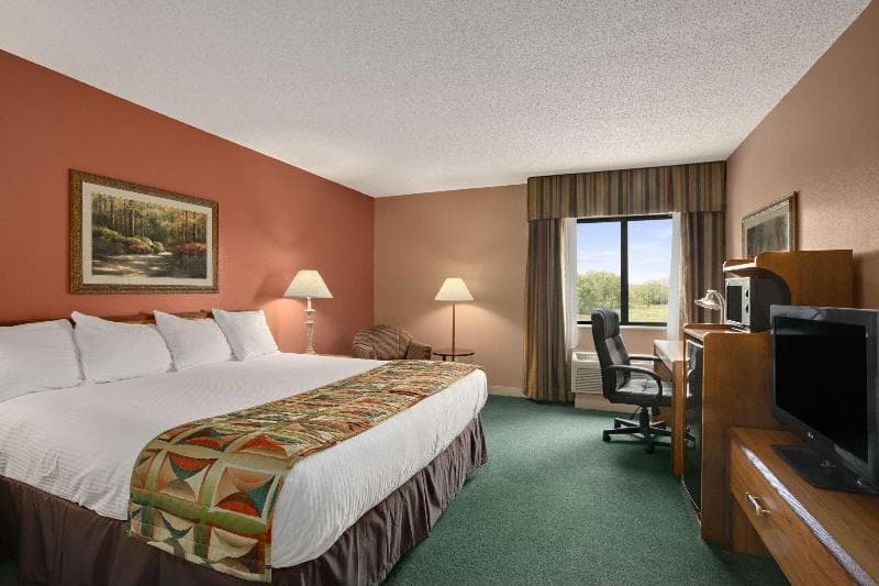 Baymont by Wyndham Sullivan photo 1