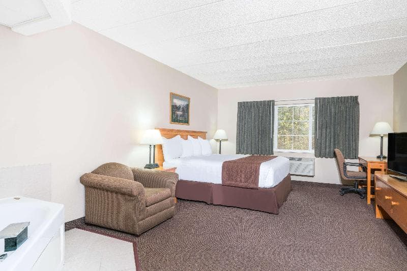 Baymont by Wyndham Baxter/Brainerd Area 4