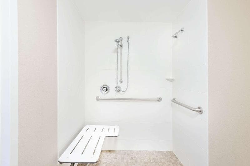 Baymont by Wyndham Erie 5