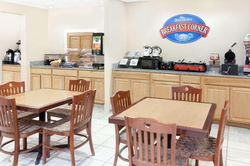Baymont by Wyndham Fort Wayne 3