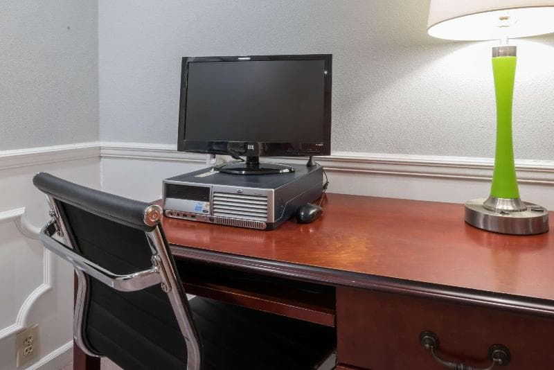 Super 8 by Wyndham Alexander City 2
