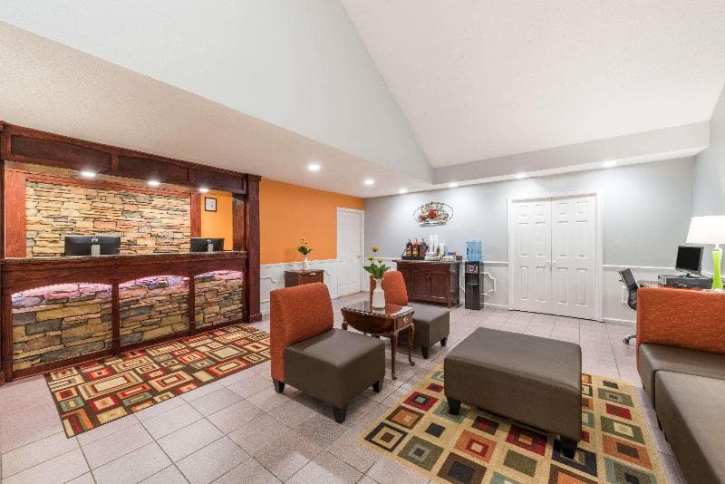 Super 8 by Wyndham Alexander City 4