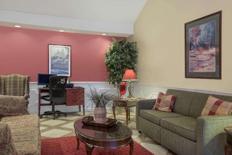 Baymont by Wyndham Tuscaloosa photo 1