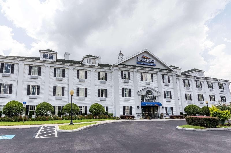 Baymont by Wyndham Lakeland photo 1