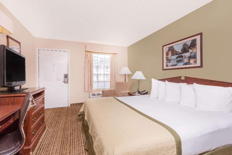 Baymont by Wyndham Albany at Albany Mall photo 1
