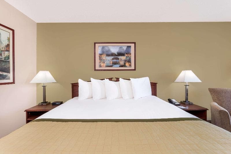 Baymont by Wyndham Albany at Albany Mall 3