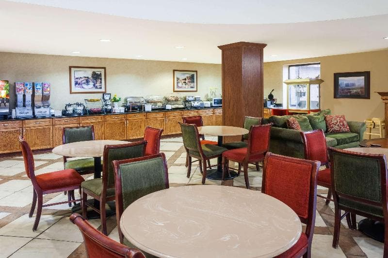 Baymont By Wyndham Elkhart 4