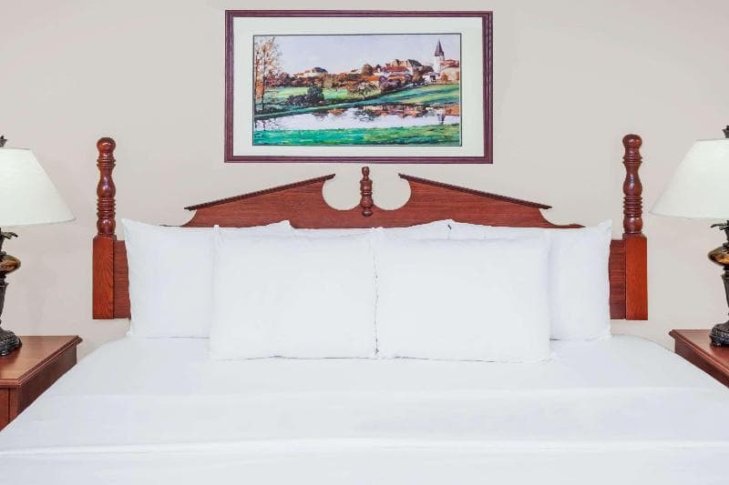 Baymont By Wyndham Elkhart photo 1