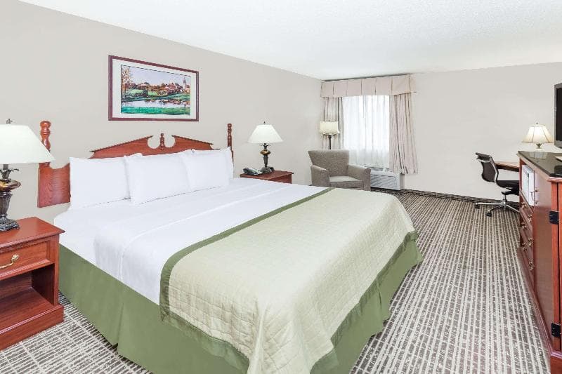 Baymont By Wyndham Elkhart 5