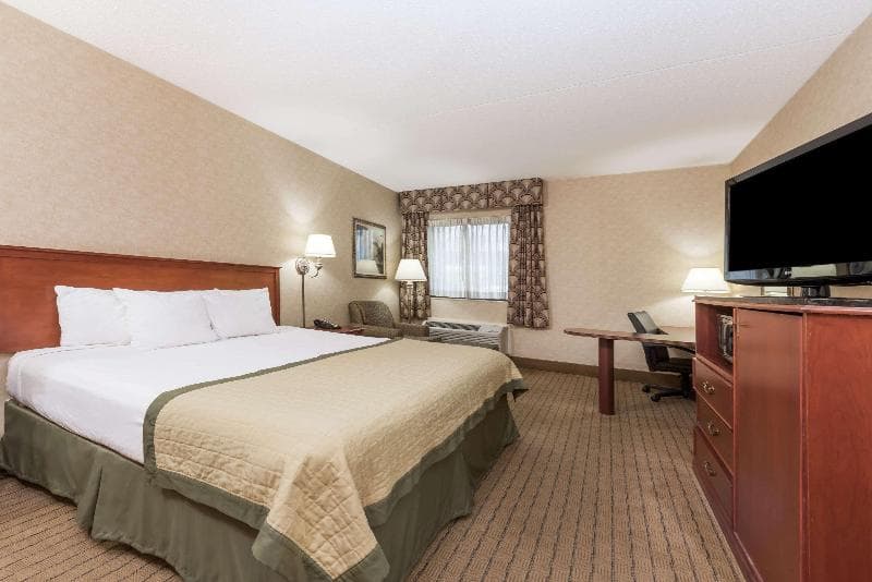 Baymont by Wyndham Indianapolis South 3