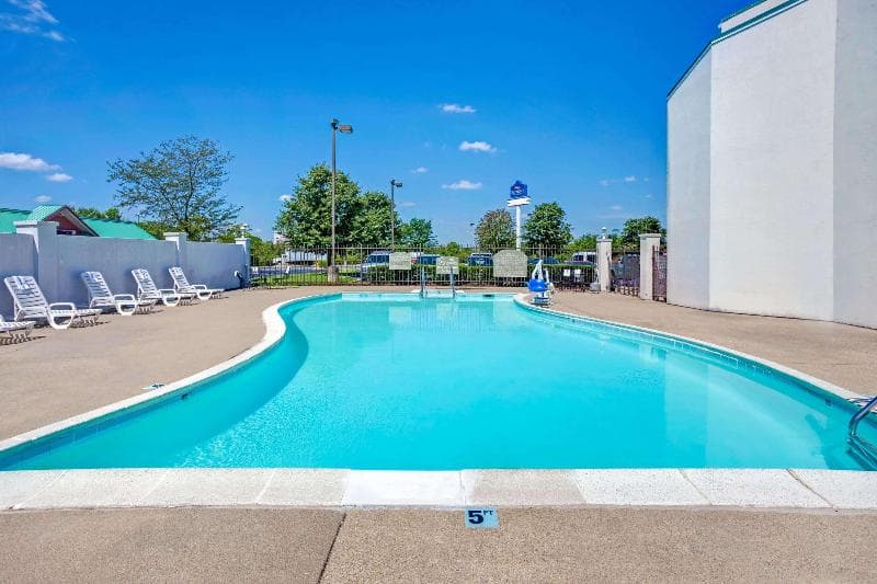 Baymont by Wyndham Louisville Airport South 4