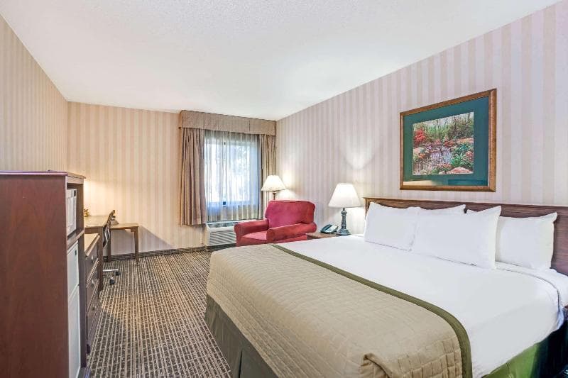 Baymont by Wyndham Louisville Airport South main
