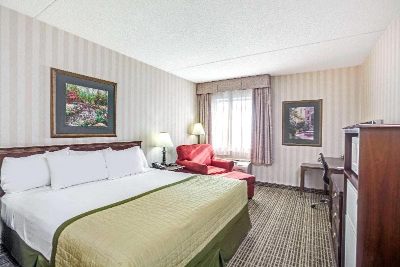 Baymont by Wyndham Louisville Airport South 3