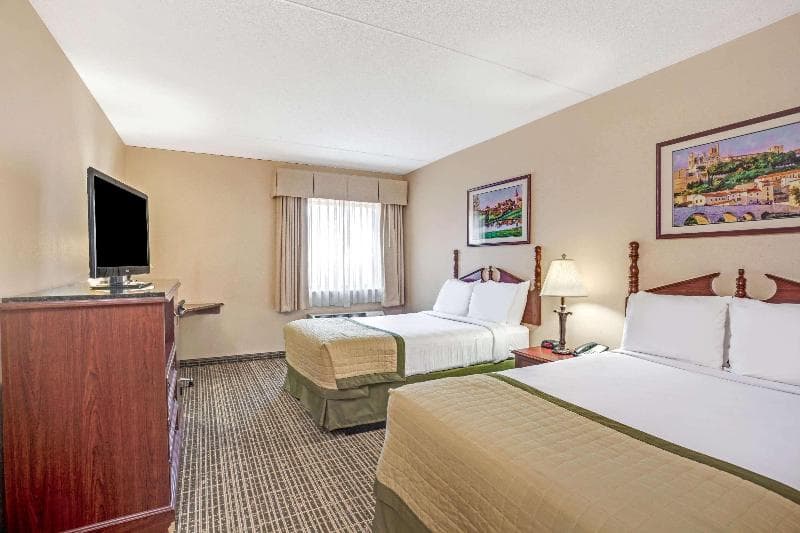 Baymont by Wyndham Louisville Airport South 5