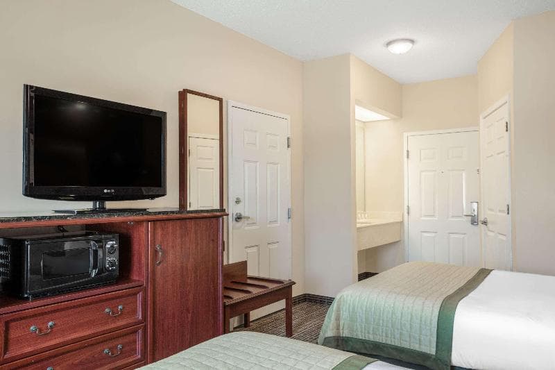 Baymont By Wyndham Lafayette Airport 4