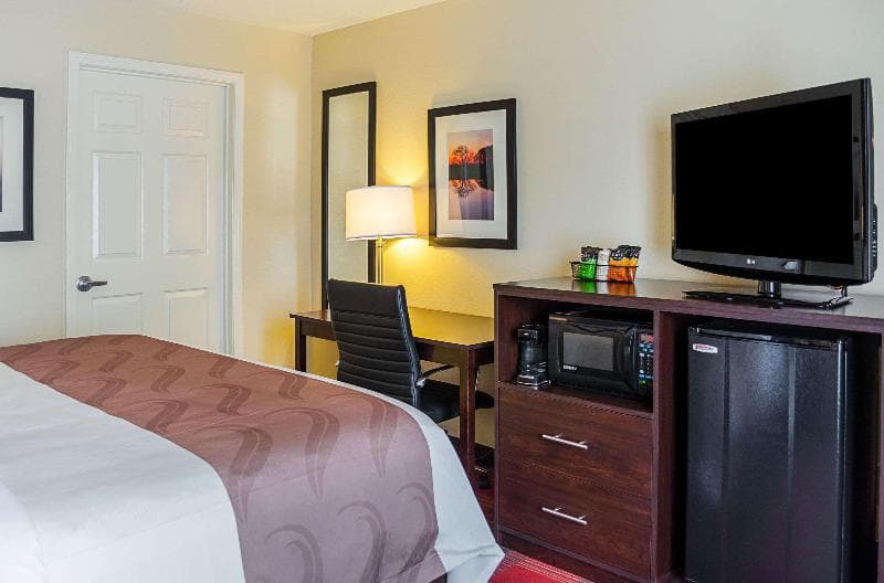 Quality Inn 4
