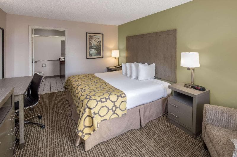Baymont By Wyndham Cleveland 4